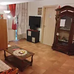 Donnalbina House