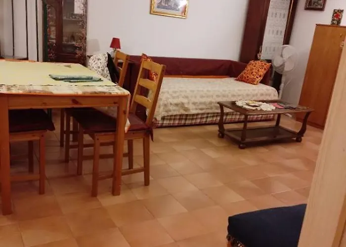 Donnalbina House